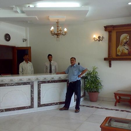 Hotel Diana Palace Jaipur Ngoại thất bức ảnh