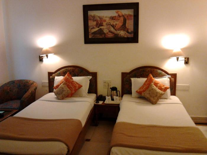 Hotel Diana Palace Jaipur Ngoại thất bức ảnh