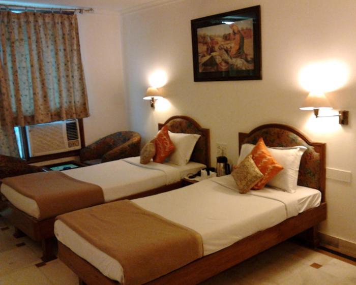 Hotel Diana Palace Jaipur Ngoại thất bức ảnh