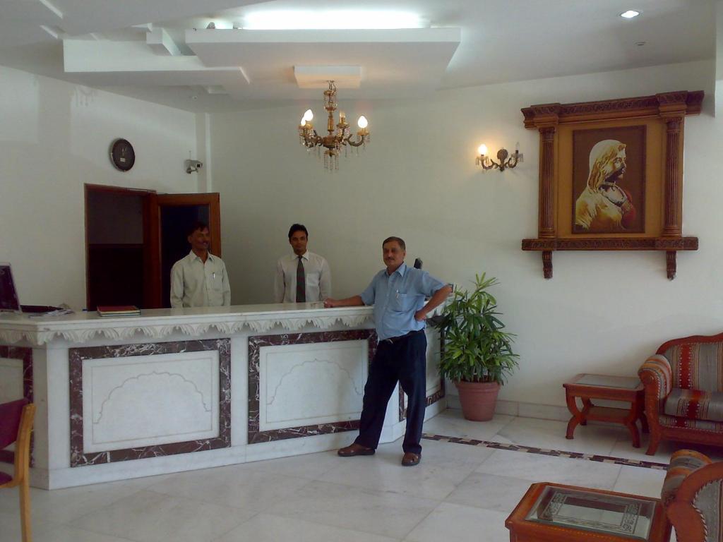 Hotel Diana Palace Jaipur Ngoại thất bức ảnh